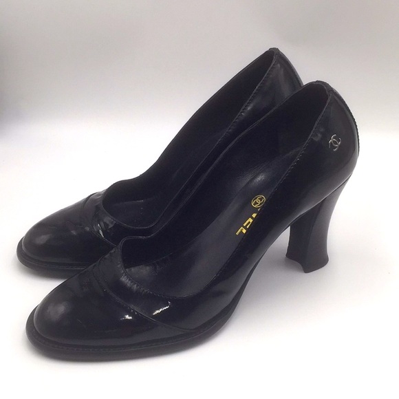 CHANEL Glossy Black Heels - Picture 6 of 15